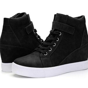 Chic Black Wedge Sneakers